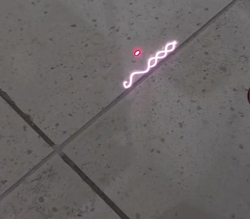 Rengjøring av flisfuger på baderom med laser